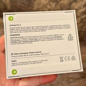 Apple AirPods Pro 3 White and Green Packaging Detail